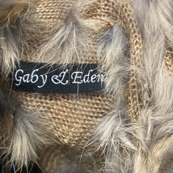 Rabbit Fur Poncho - Picture 5 of 8